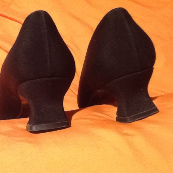 Stuart Weitzman black suede pump - Picture 3 of 3